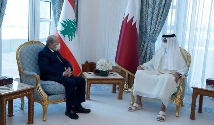 Aoun invita al emir de Qatar a invertir en El Líbano.