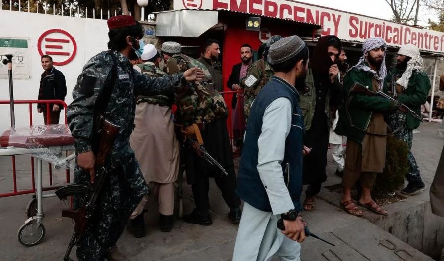 Alto comandante talibán muere en ataque terrorista en un hospital de Kabul.