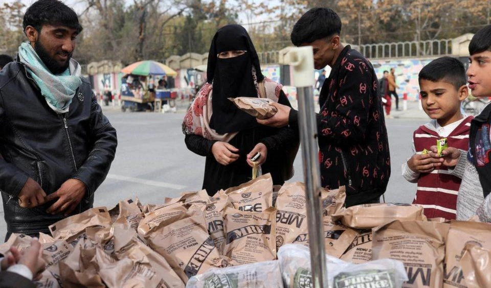 Afganos enfrentan avalancha de hambre e indigencia Afganos enfrentan avalancha de hambre e indigencia