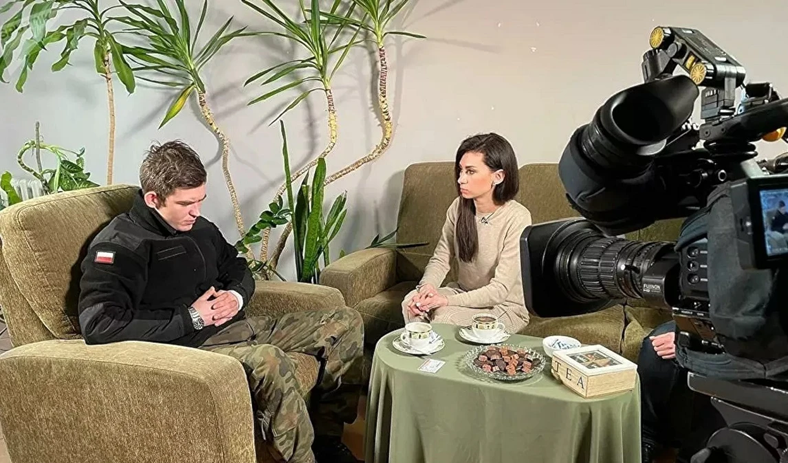Soldado polaco deserta por atrocidades contra los migrantes y pide refugio en Bielorrusia. Soldado polaco deserta por atrocidades contra los migrantes y pide refugio en Bielorrusia.