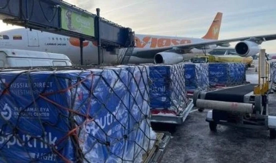 Recibe Venezuela 1.4 millones de dosis de vacunas Sputnik Light