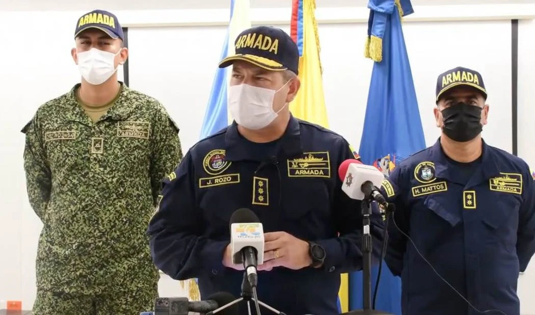 Mueren tres infantes de marina en Colombia tras el supuesto ataque de un compañero que luego se quitó la vida Publicado: 26 dic 2021 10:41 GMT El presunto responsable también ocasionó heridas a un soldado del Ejército Nacional, que se recupera en un centro