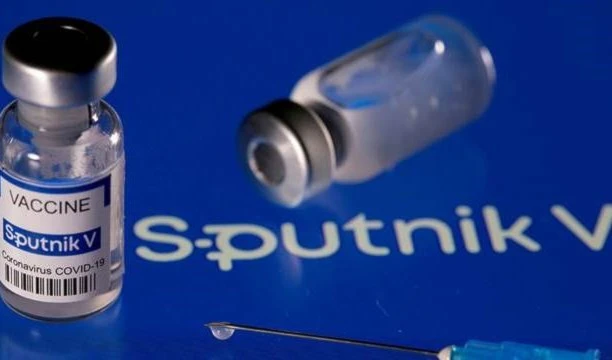 Ecuador valora producir vacuna rusa Sputnik V en su territorio