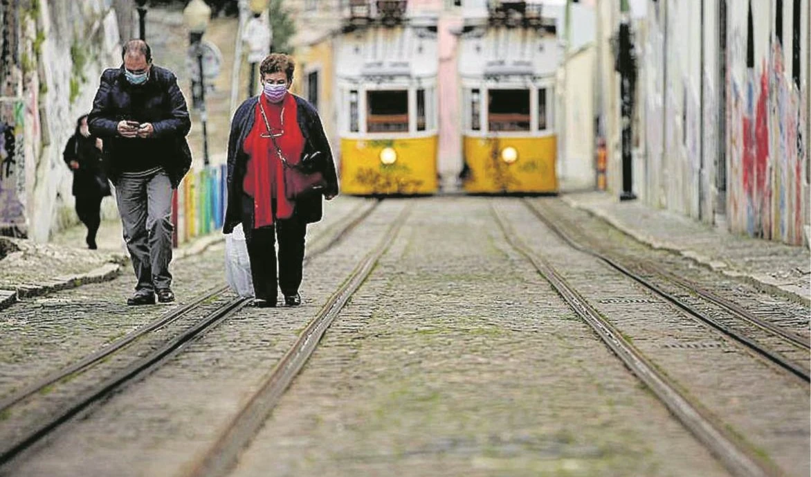 Ómicron ya causa contagios por transmisión local en Europa