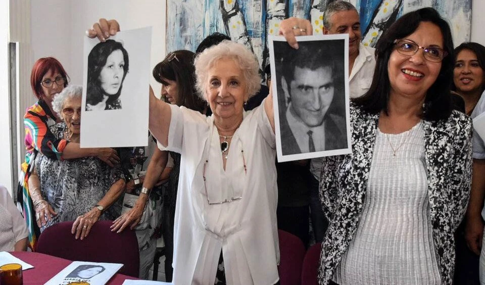 Condenan en Argentina a los responsables de la apropiación de la hija de dos desaparecidos