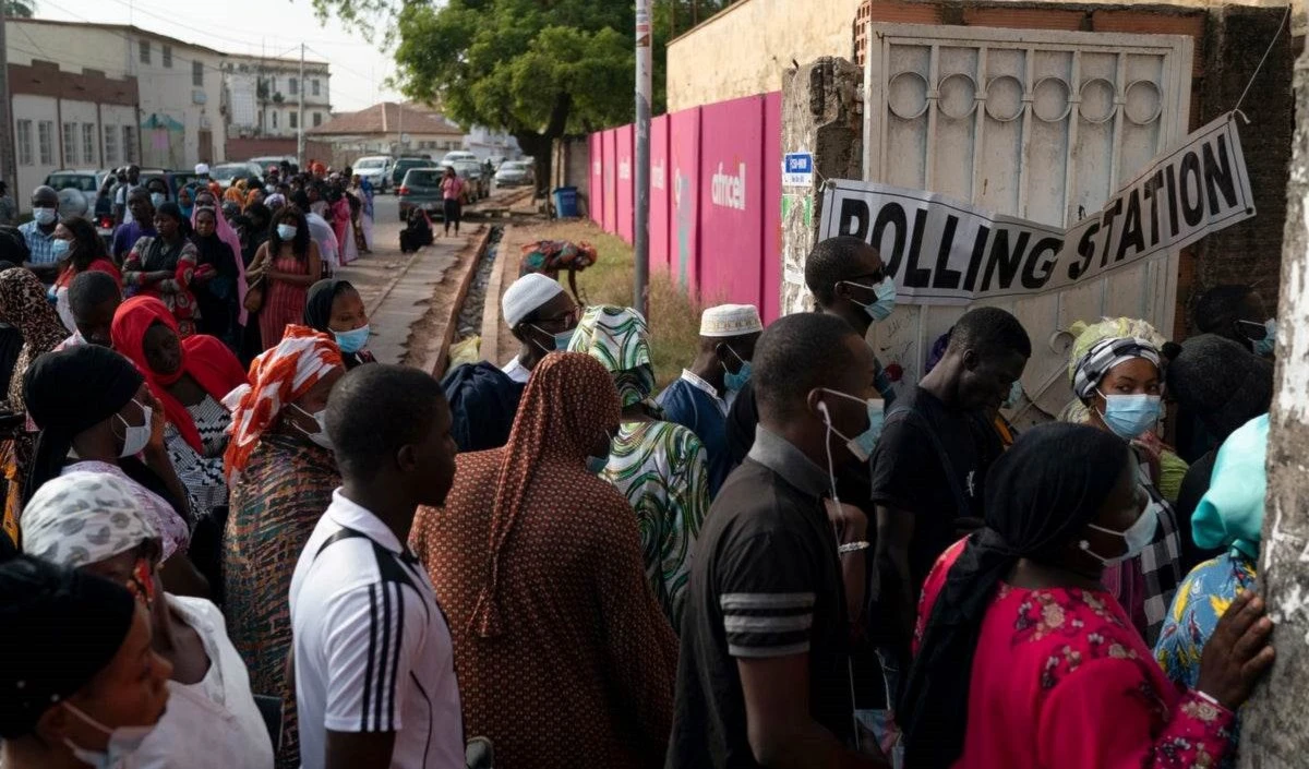 Gambia celebra elecciones