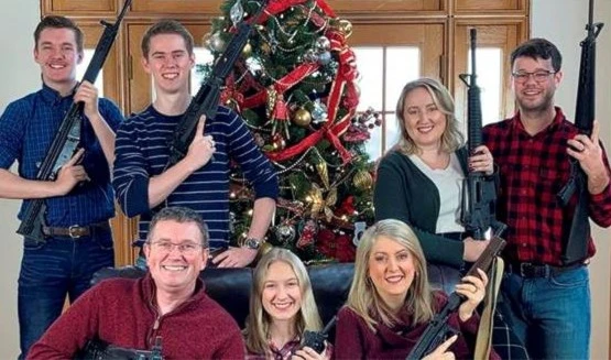 Mensaje de un congresista republicano: “Santa, por favor, trae munición”