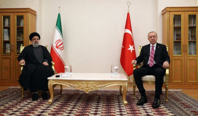 Problemas regionales deben resolverse sin interferencias extranjeras, destaca Raisi.