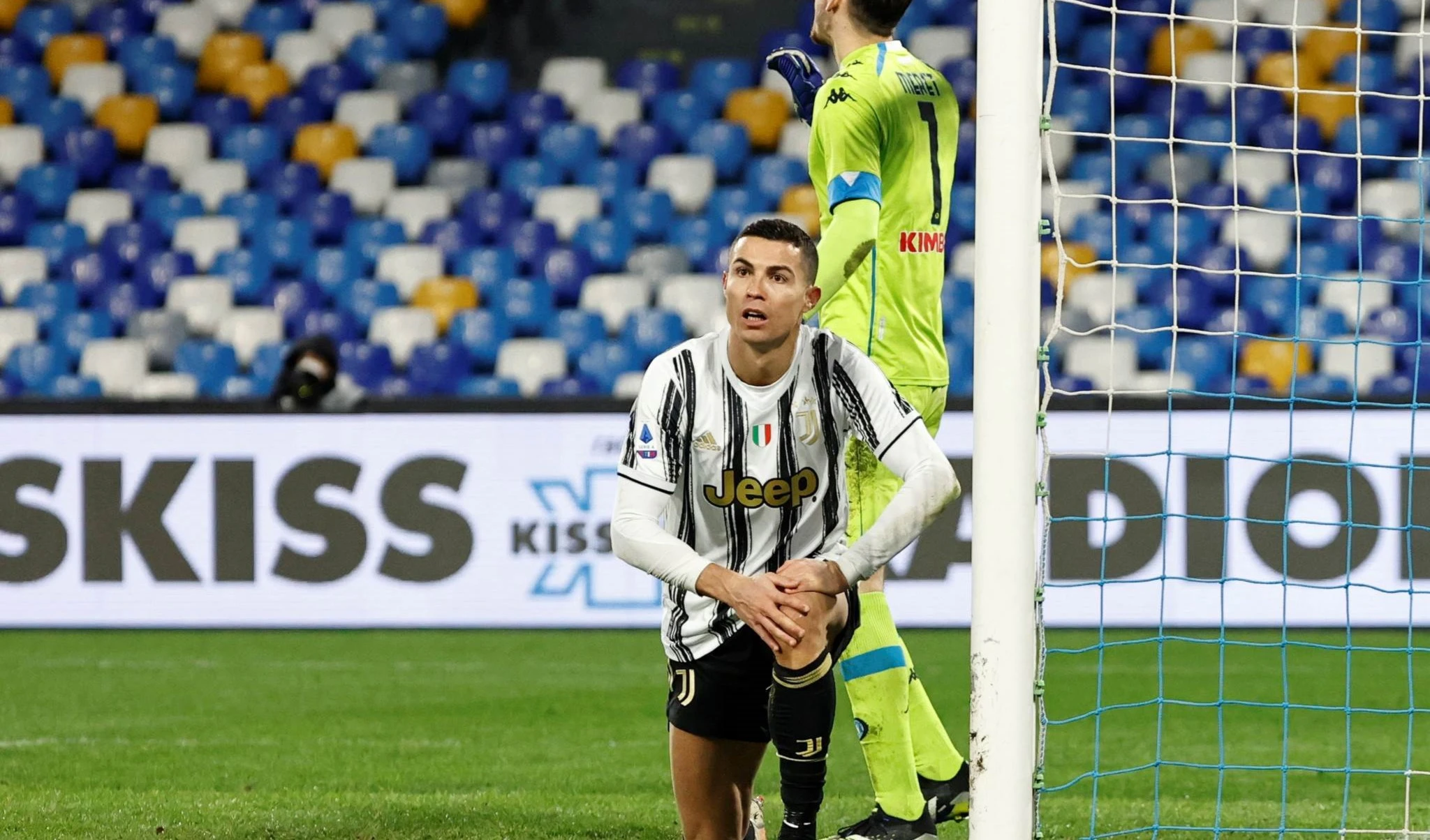 Nápoles vence al Juventus y escala en fútbol de Italia Nápoles vence al Juventus y escala en fútbol de Italia