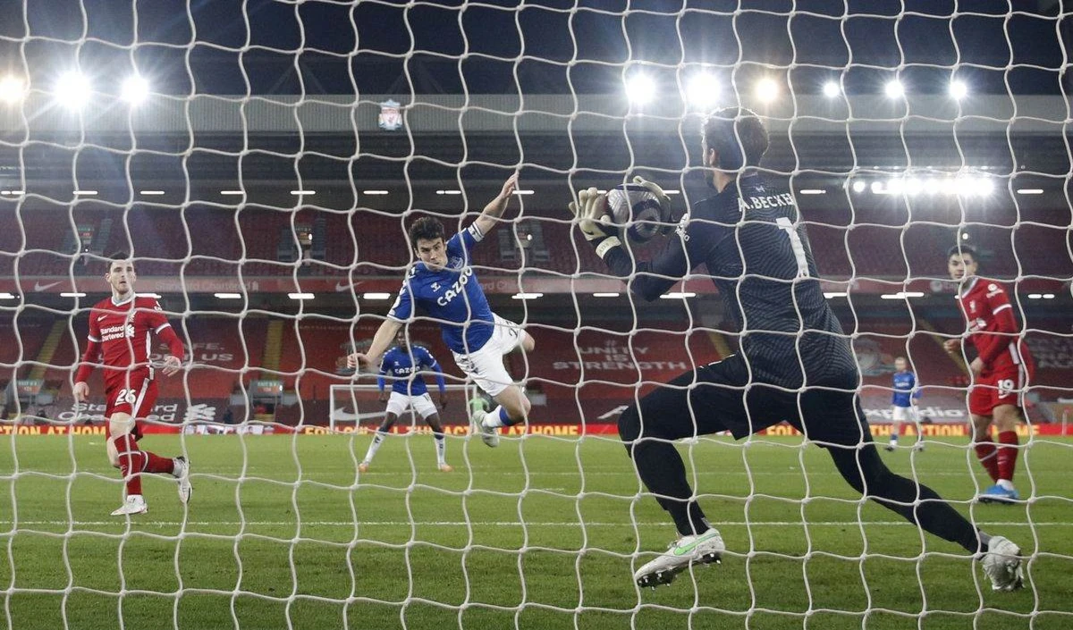 Everton sentencia al campeón Liverpool en Liga Premier