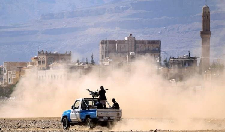 Yemen: Fuerzas de Hadi se retiran del frente de Al-Tala Al-Hamra al oeste de Marib.