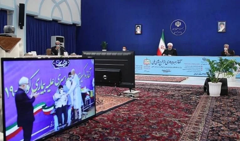Presidente iraní: Todos los funcionarios están listos para vacunarse y generar confianza pública hacia la Sputnik V.