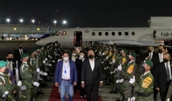 Presidente de Bolivia llega a México en su primera visita oficial como jefe de Estado