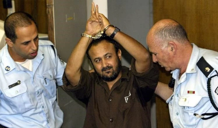 Al centro el prisionero palestino Marwan Barghouti.