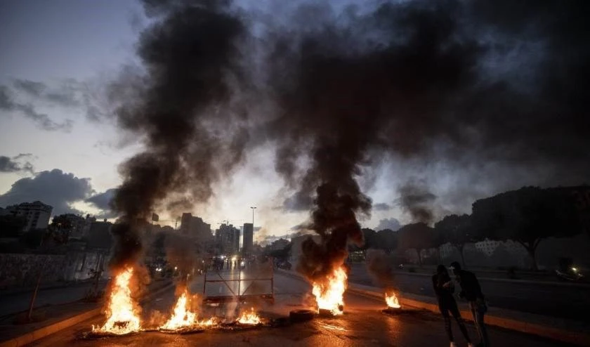 Estallan manifestaciones populares a El Líbano en medio de la crisis económica y de gobierno.