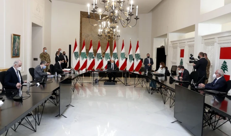 Michel Aoun preside reunión celebrada en el Palacio de Baabda.