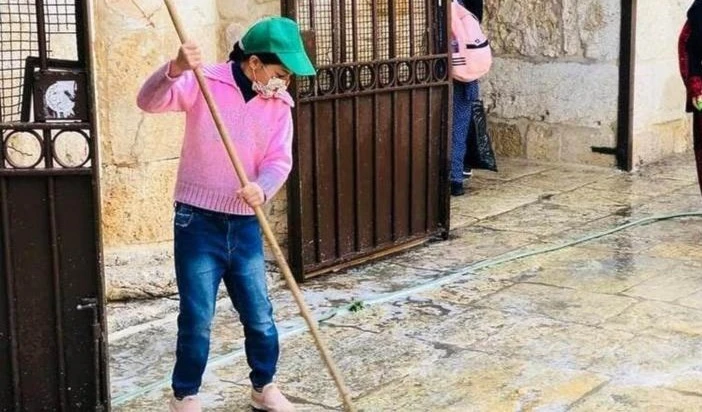 Para recibir el Ramadán: los habitantes de Jerusalén lavan la Cúpula de la Roca y la Plaza Al-Aqsa