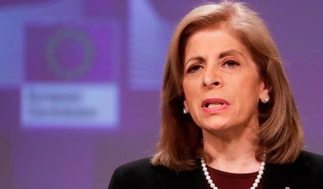 Stella Kyriakides, en una conferencia de prensa sobre AstraZeneca.