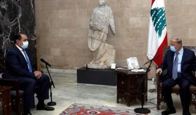 Aoun se reúne con el subsecretario general de la Liga de los Estados Árabes, Hussam Zaki.