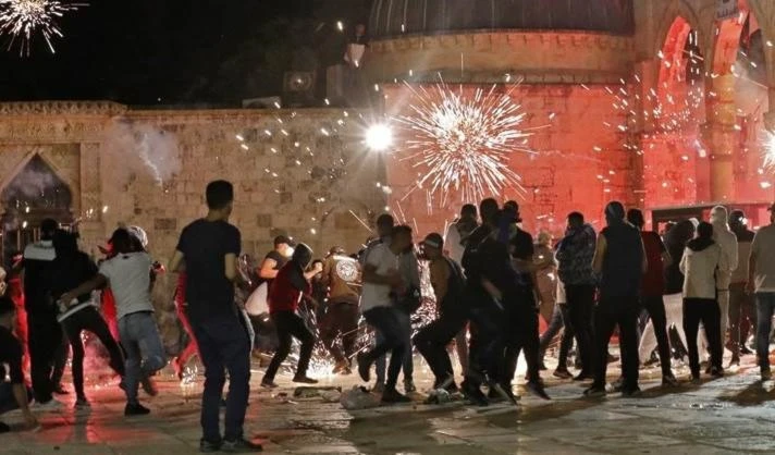 Más de un centenar de  palestinos resultaron heridos durante enfrentamientos en Jerusalén ocupada