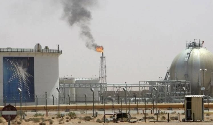 Fuerzas yemenitas lanzan gran operación militar contra instalaciones sensibles sauditas.