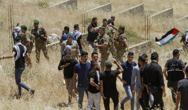 El Líbano: dron israelí lanza gases lacrimógenos contra manifestantes en Adaisseh.