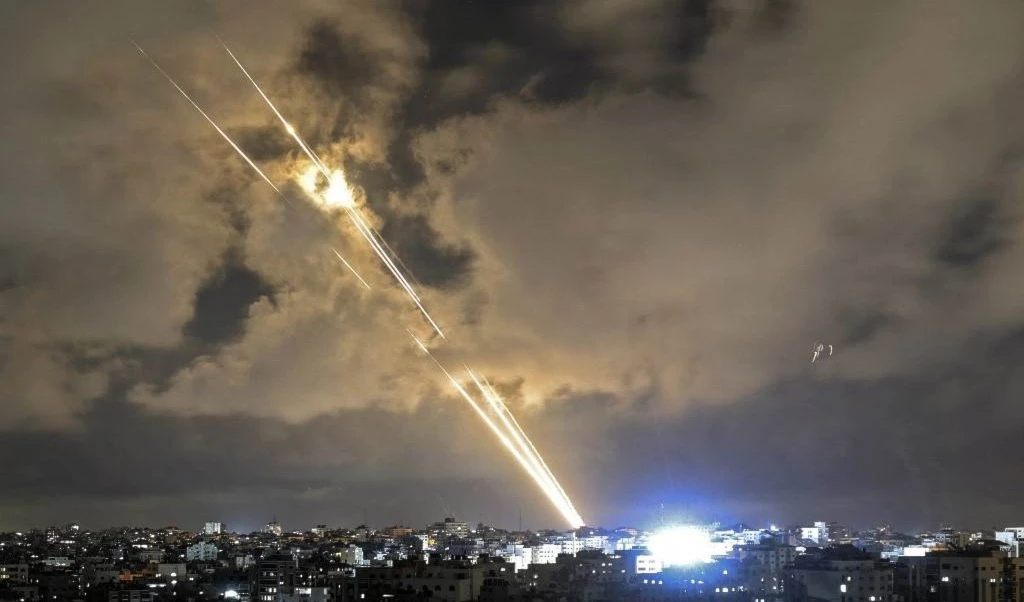 Los misiles de la dignidad continúan y su bombardeo de Tel Aviv entra en su segunda semana, de forma más poderosa, numerosa y efectiva (AFP)