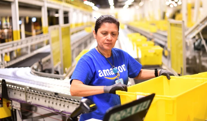 Trabajadores de Amazon instan a Jeff Bezos a solidarizarse con los palestinos.