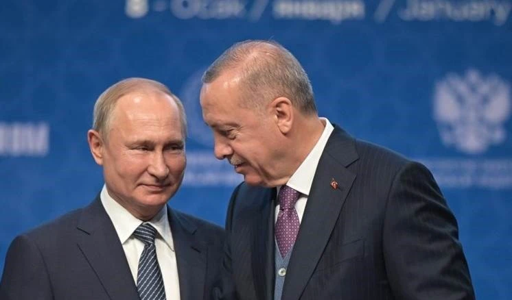 Putin y Erdogan discuten sobre solución política en Siria.