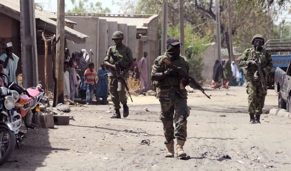 Policía nigeriana busca a 200 niños secuestrados y descarta el pago de rescates a grupos armados.