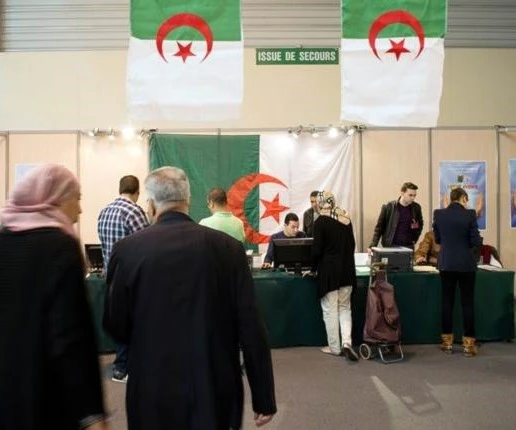 Comienza votación en las elecciones legislativas argelinas por medio de oficinas móviles.