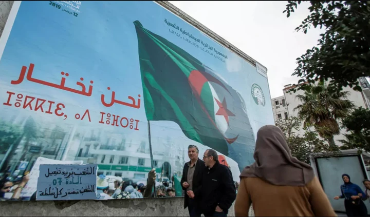 Frente de Liberación Nacional encabeza resultados de las elecciones legislativas argelinas.