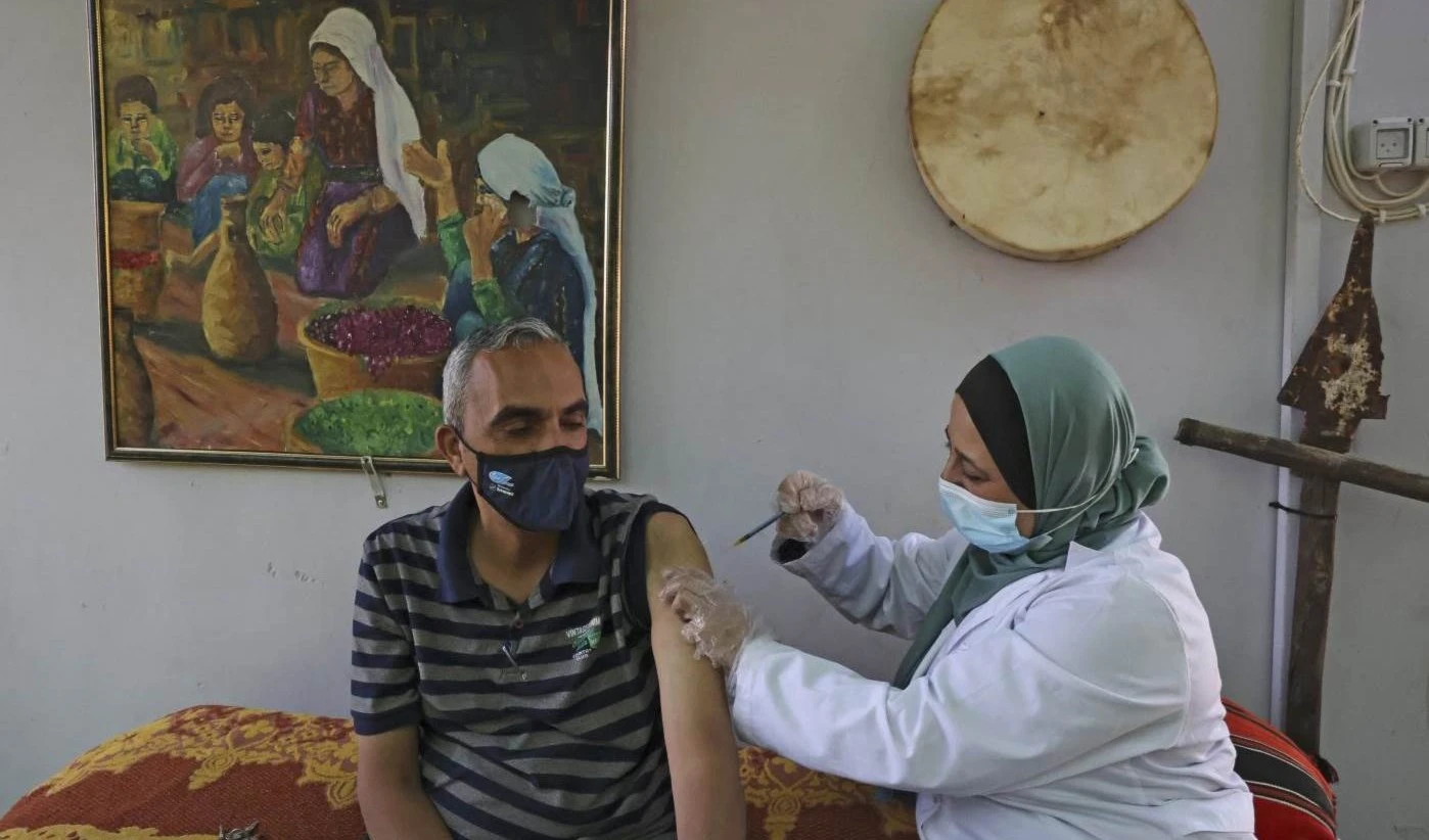 Intento de cambio de vacuna anticovid de “Israel” a Autoridad Palestina es inhumano