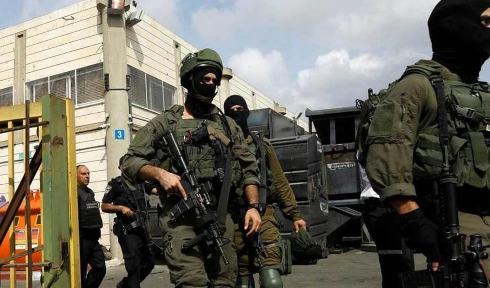 Fuerzas israelíes detienen a decenas de palestinos y hieren a otros tres en Cisjordania. Fuerzas israelíes detienen a decenas de palestinos y hieren a otros tres en Cisjordania.