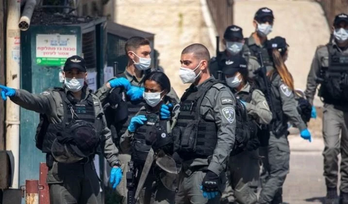 Policía israelí impide a dos diputados extremistas circular por la Ciudad Vieja.