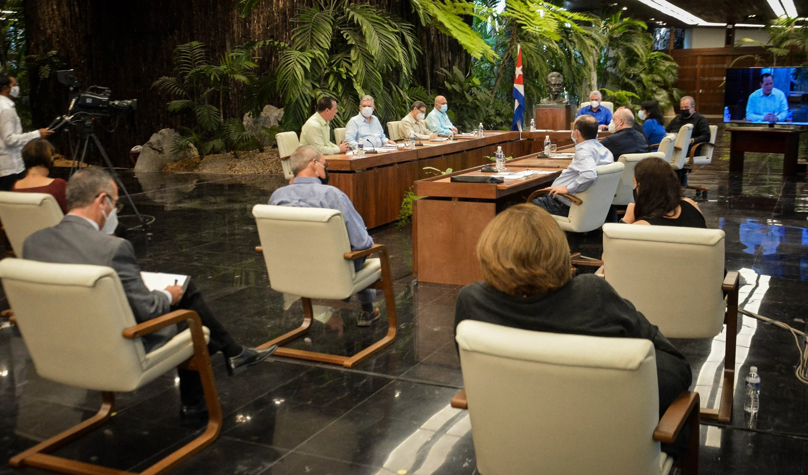 Miguel Díaz-Canel: Si nos dejaran trabajar en condiciones normales, las cosas serían mejores