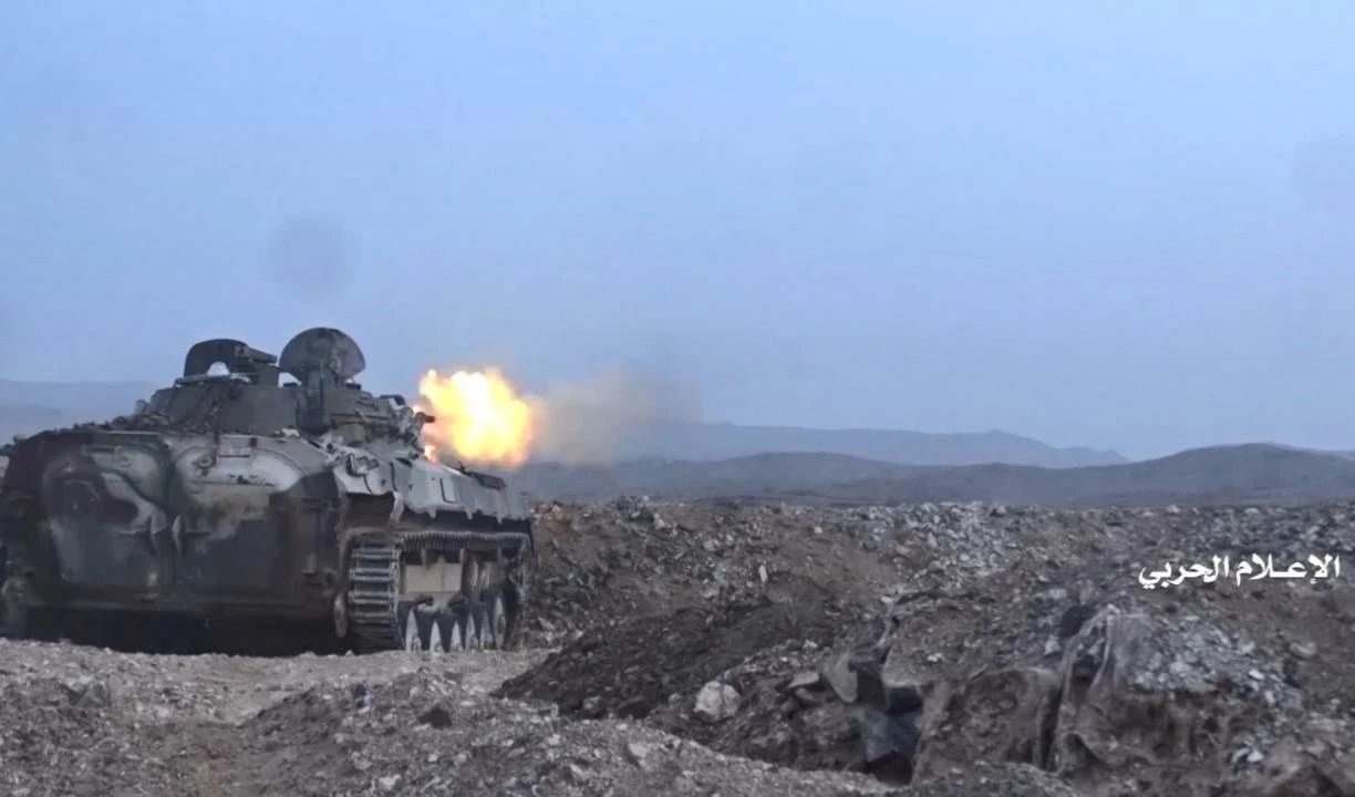 Fuerzas yemenitas transmiten nuevas escenas de la operación "Al-Nasr al-Mubin".