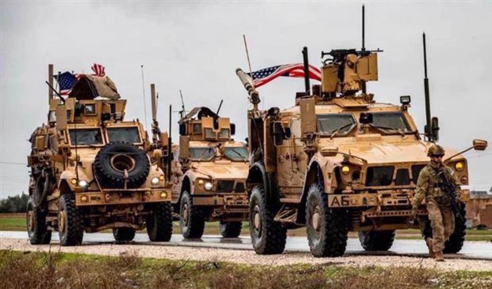 EE.UU. traslada convoyes cargados de petróleo sirio robado a Iraq.