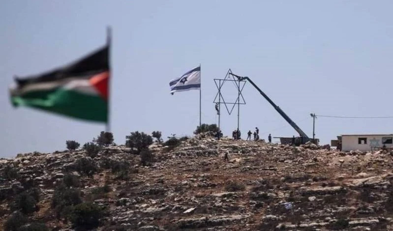 ¿Cómo reaccionaron los usuarios de las redes sociales cuando los colonos abandonaron el puesto de avanzada Evitar?