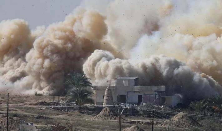 Mueren ocho soldados egipcios y cinco resultan heridos en explosión de coche blindado en Rafah.