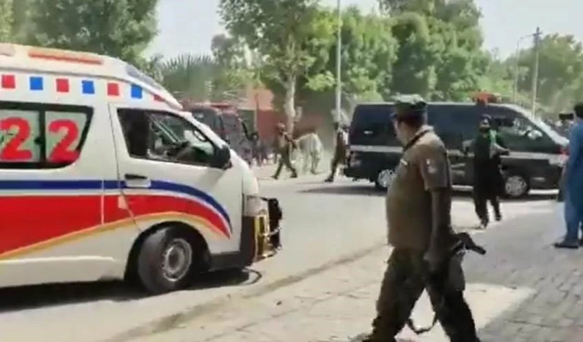 Tres muertos y 50 heridos en atentado contra chiitas en Pakistán.