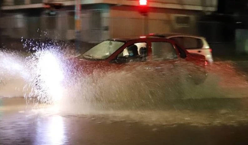 Inclemencia climatológica deja a 29 000 clientes a oscuras en Chile