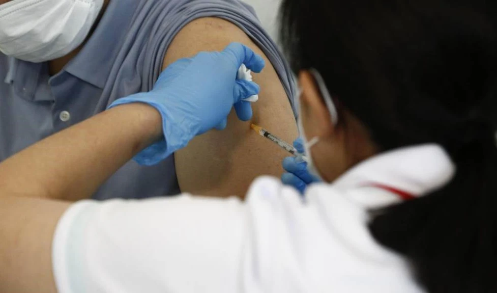 Japón prevé el uso mixto de inyecciones de COVID-19 para acelerar el lanzamiento de la vacuna