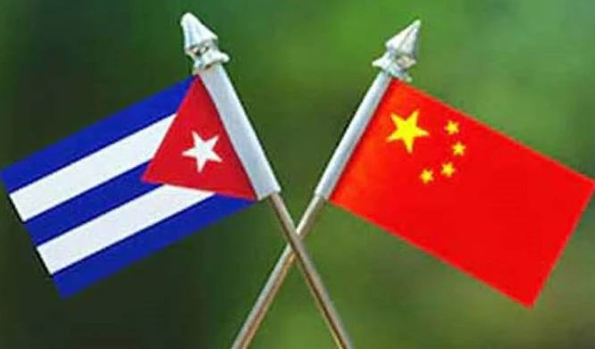 Banderas de Cuba y China