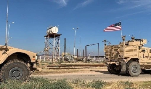 Siria: Atacan con cohetes base del ocupante estadounidense en Deir Ezzor. Siria: Atacan con cohetes base del ocupante estadounidense en Deir Ezzor.