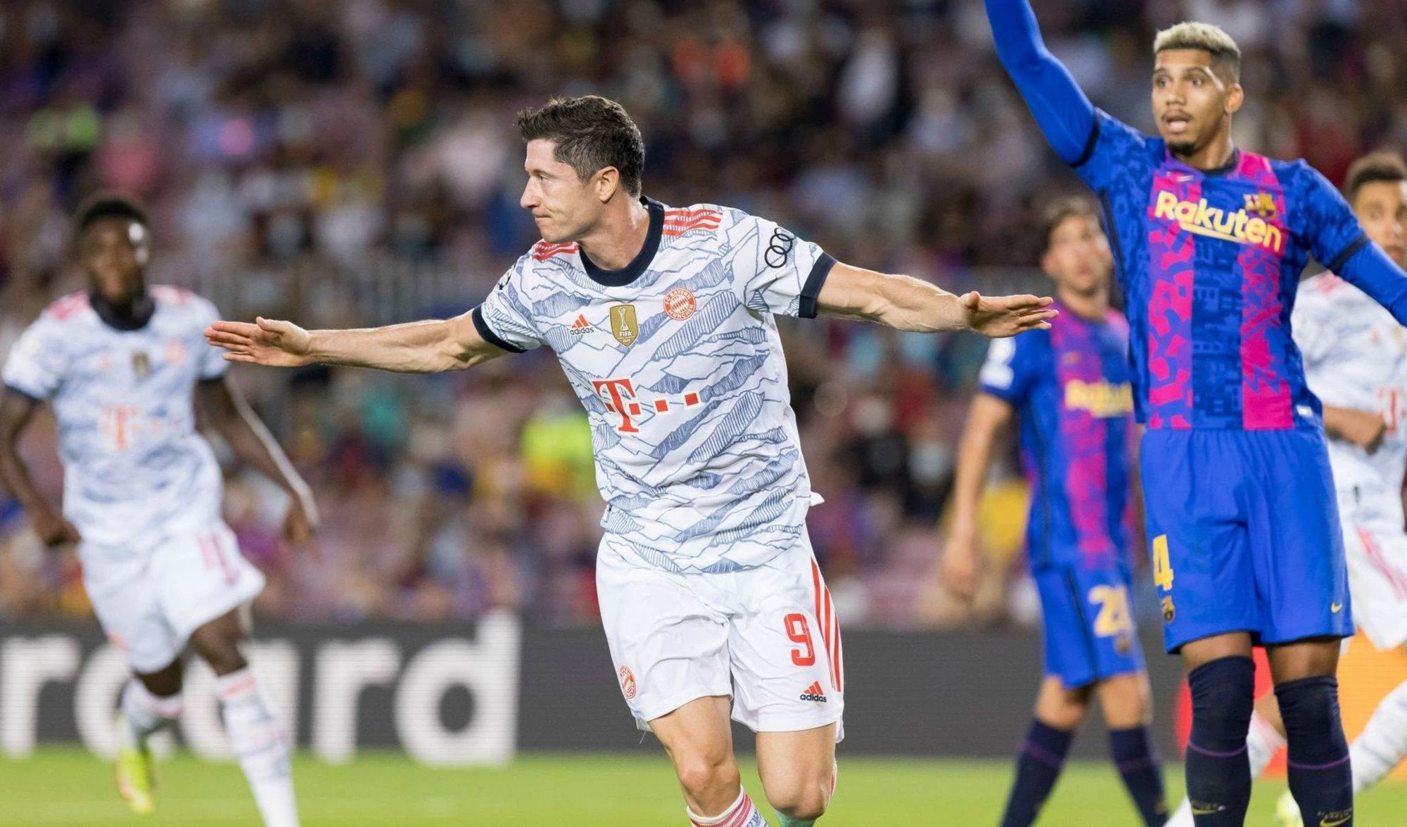 Barcelona desdibujado sin Messi, debutan los madrileños