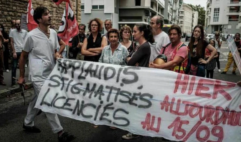 Francia suspende a tres mil trabajadores sanitarios sin vacunar