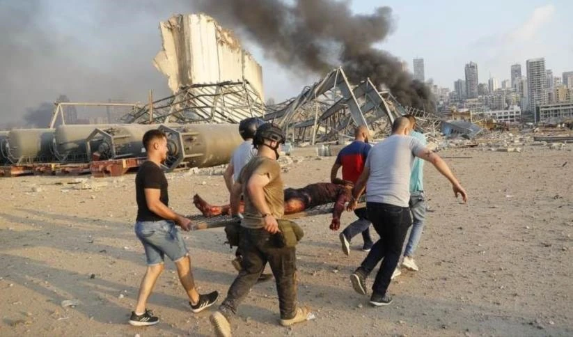 Aoun recaba apoyo exterior para investigar explosión del puerto de Beirut.