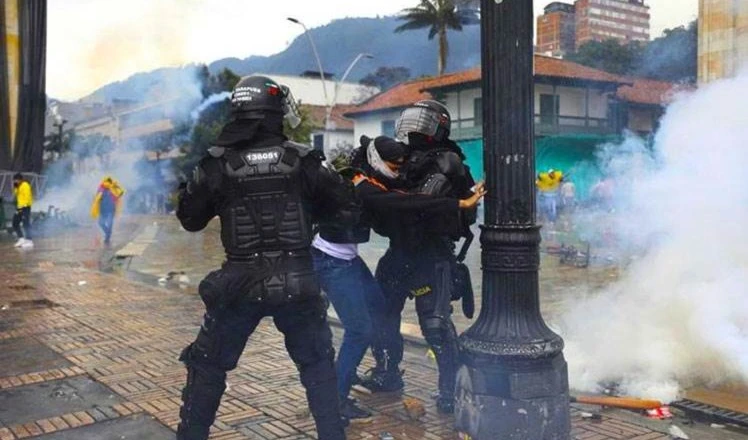 Entregan nuevo informe sobre violación de derechos humanos en Colombia