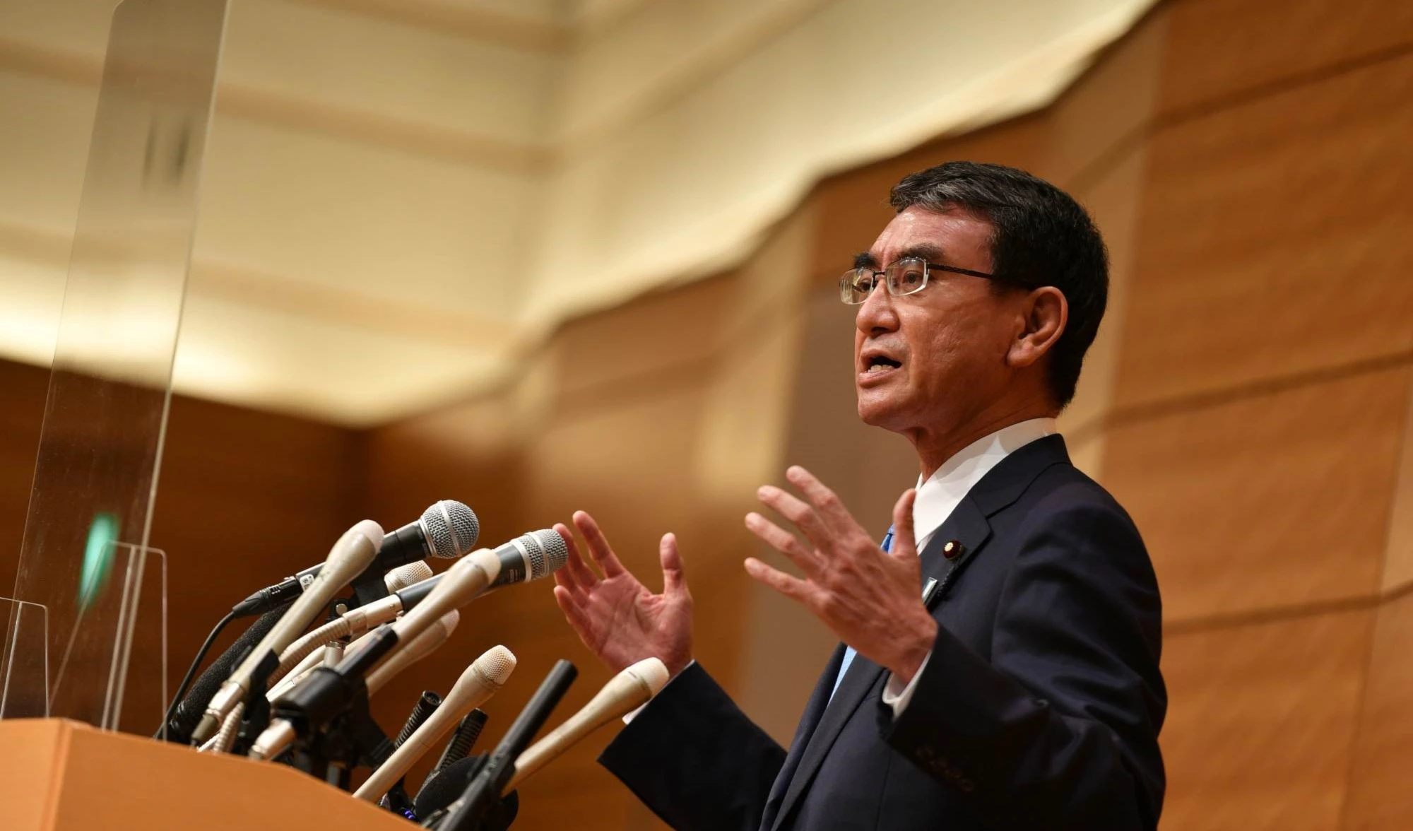 Taro Kono, el favorito popular para primer ministro en Japón, pero…